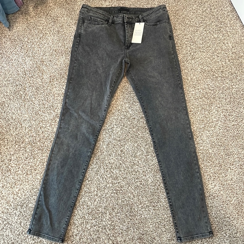 NEW WITH TAGS Uniqlo ultra stretch skinny fit grey jeans
